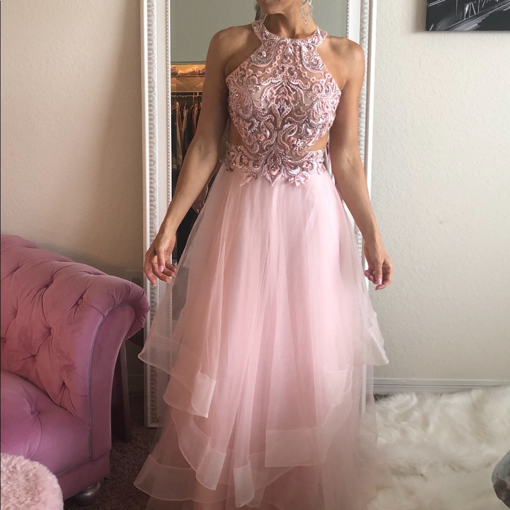 Beautiful and elegant evening gown. Brand new!